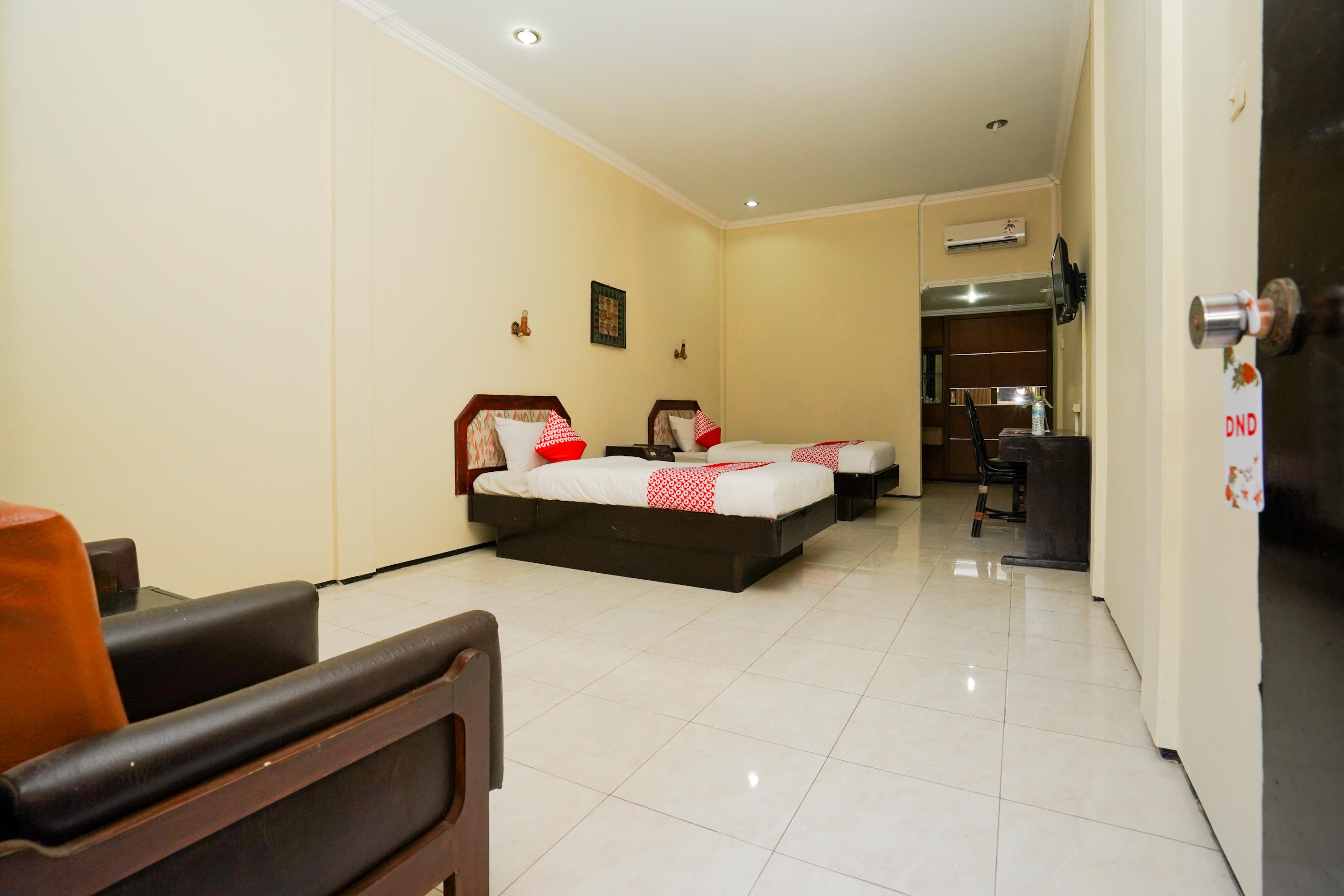 Oyo 1652 Hotel Tampiarto Проболинго Екстериор снимка