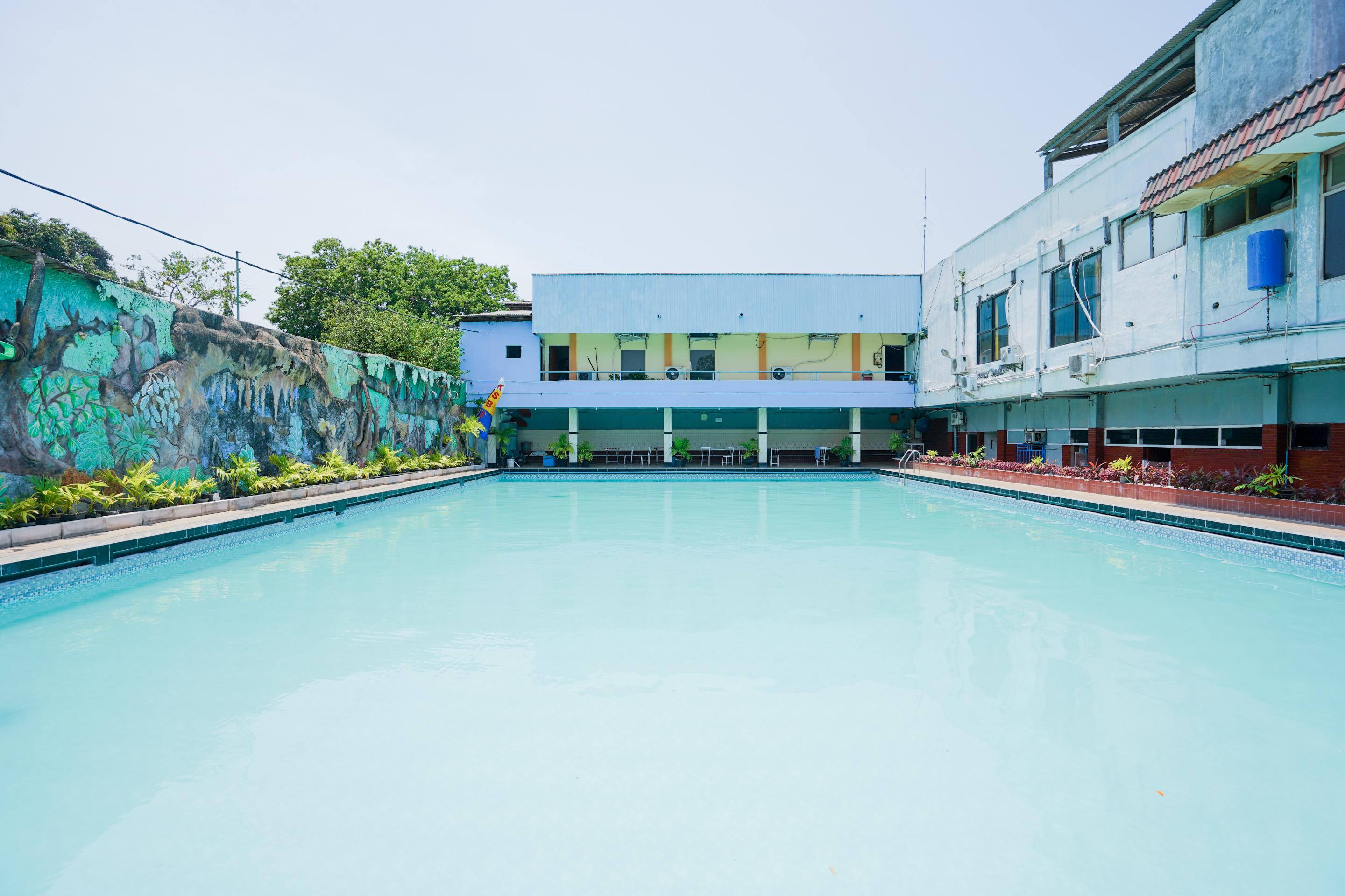 Oyo 1652 Hotel Tampiarto Проболинго Екстериор снимка
