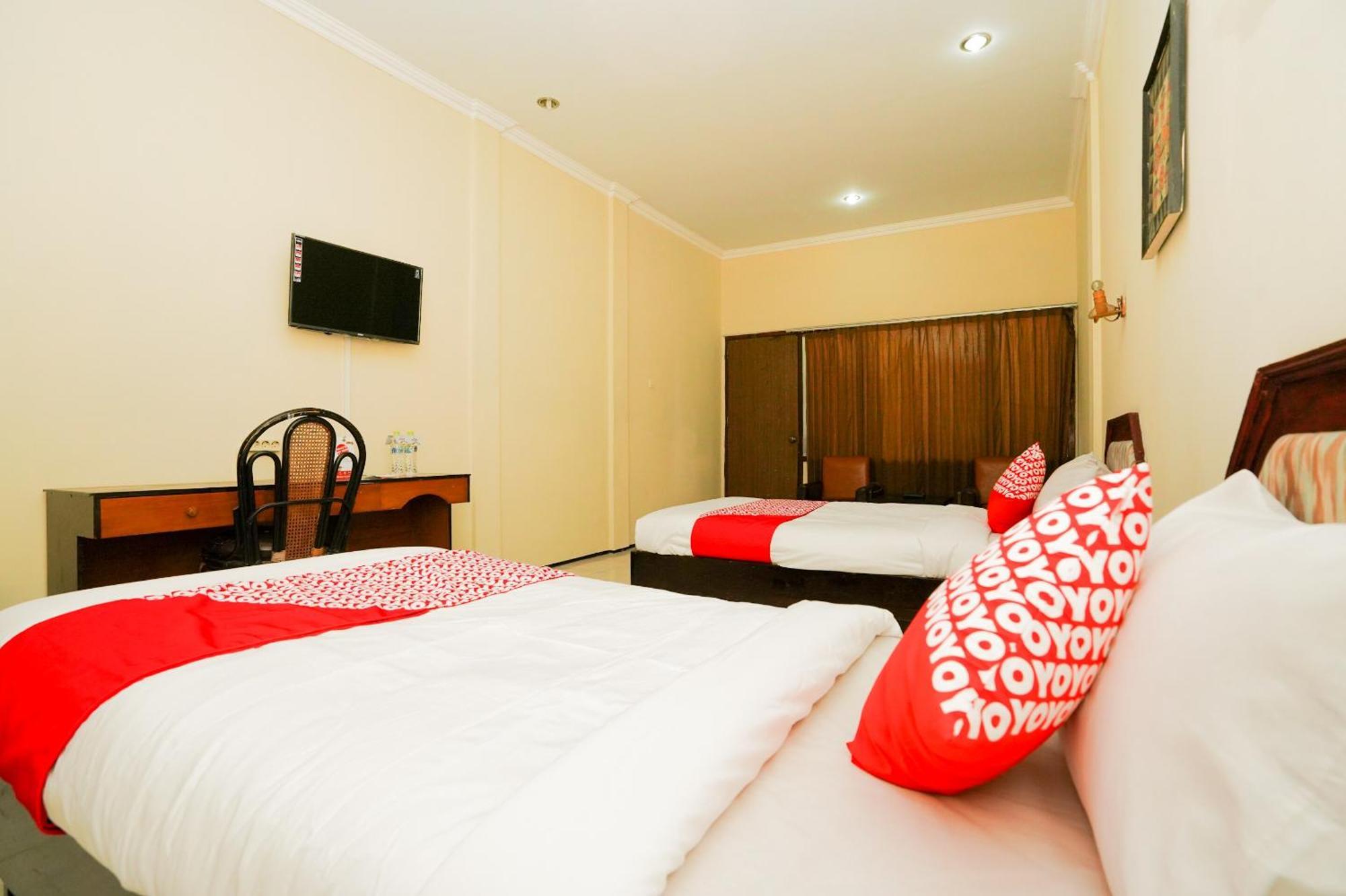 Oyo 1652 Hotel Tampiarto Проболинго Екстериор снимка