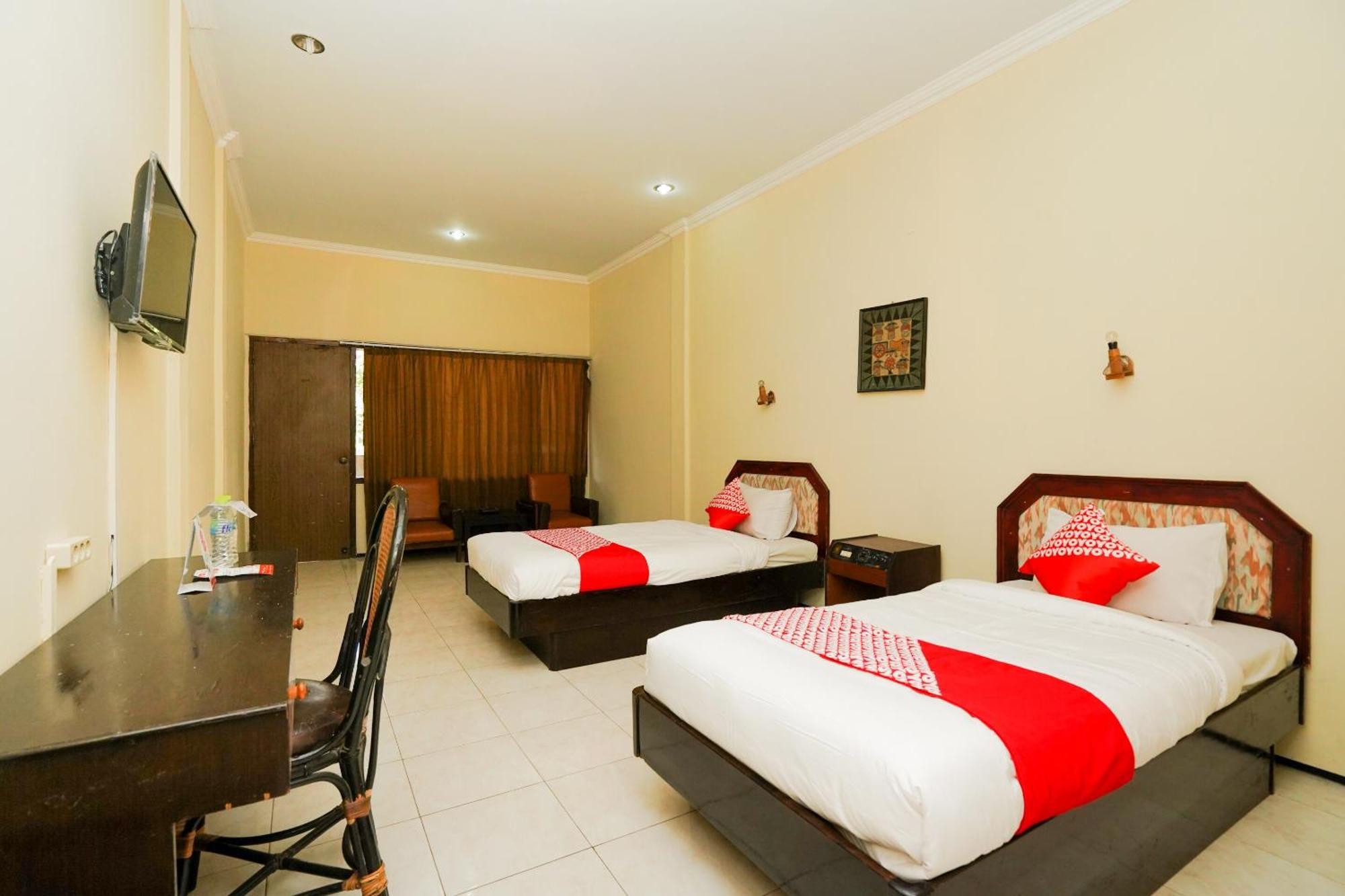 Oyo 1652 Hotel Tampiarto Проболинго Екстериор снимка