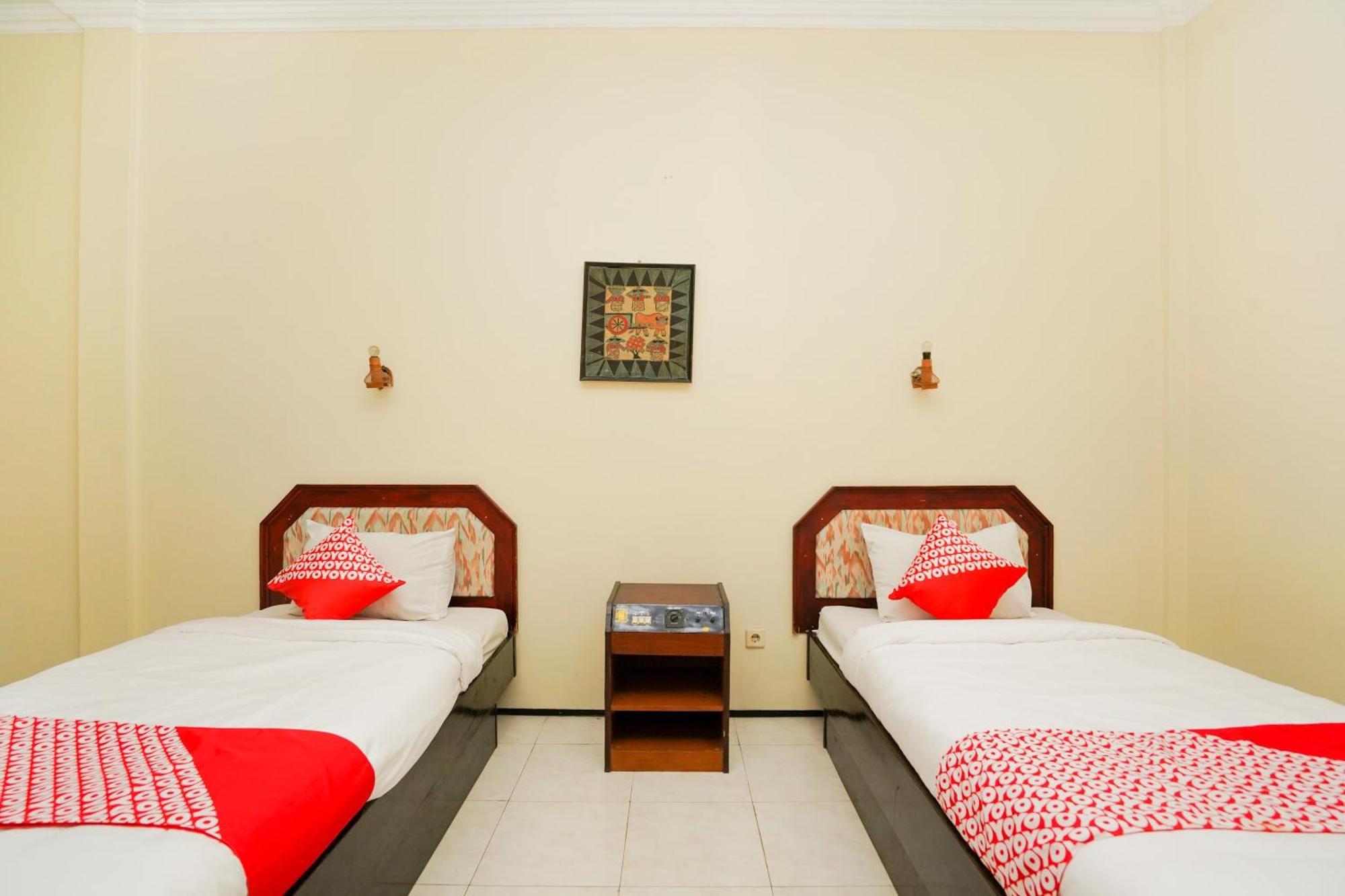 Oyo 1652 Hotel Tampiarto Проболинго Екстериор снимка