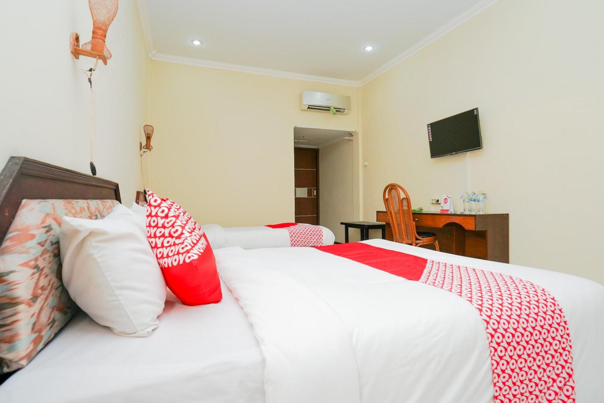 Oyo 1652 Hotel Tampiarto Проболинго Екстериор снимка