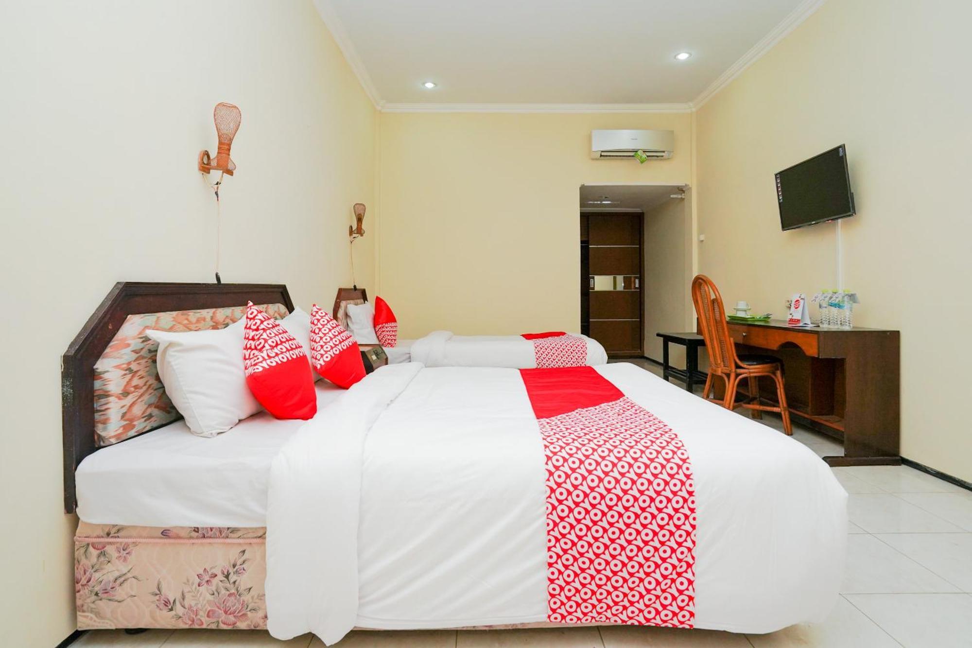 Oyo 1652 Hotel Tampiarto Проболинго Екстериор снимка