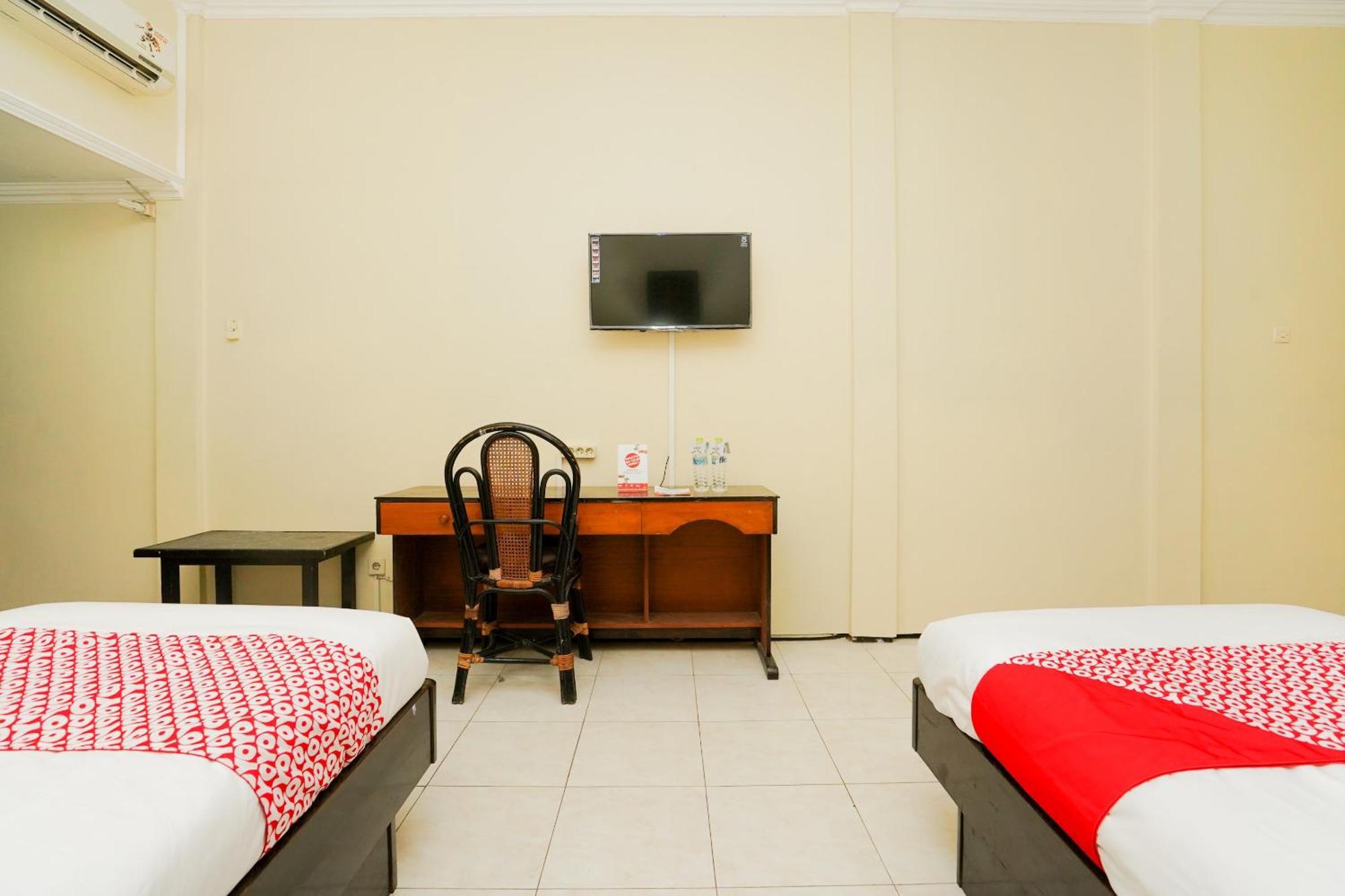 Oyo 1652 Hotel Tampiarto Проболинго Екстериор снимка