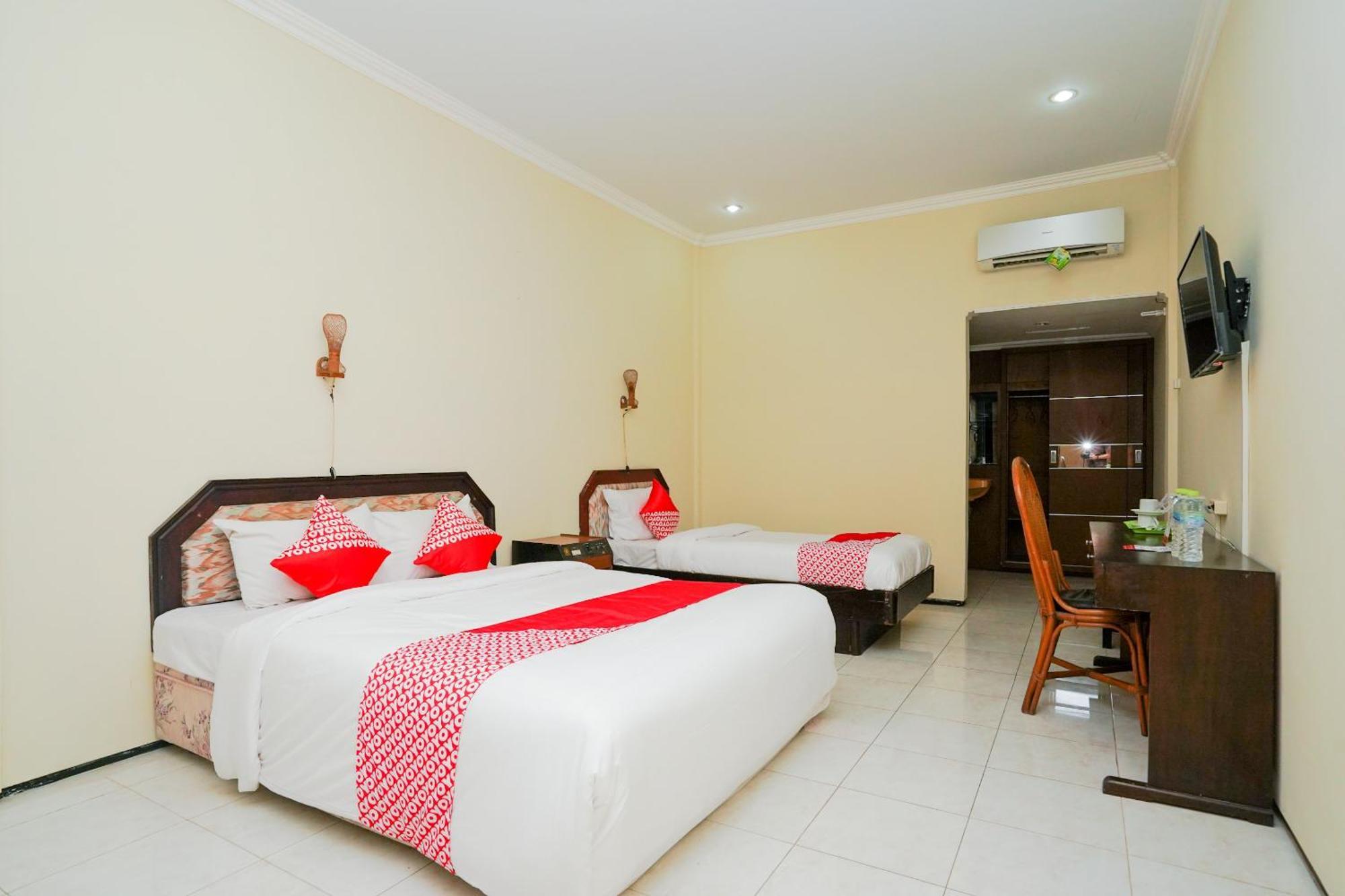 Oyo 1652 Hotel Tampiarto Проболинго Екстериор снимка